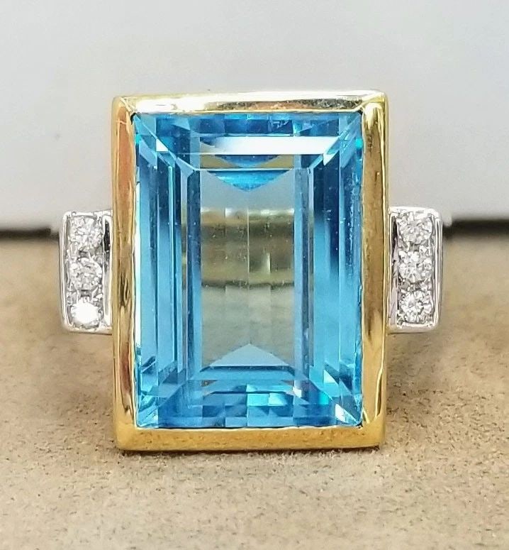 18K YELLOW GOLD RING 9.25CT. GEM BLUE TOPAZ (1 of 2)