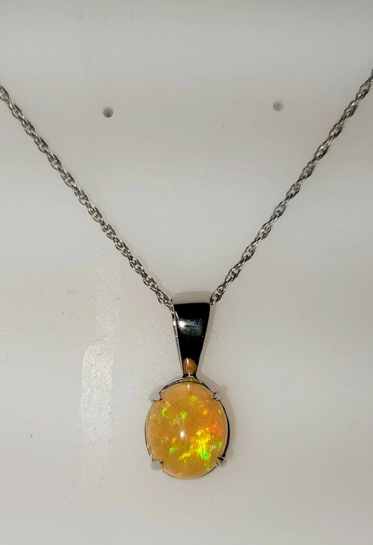 VINTAGE 14K WHITE GOLD NECKLACE PENDANT NATURAL OPAL 4.95CT. OVAL CABOCHON: VINTAGE 14K WHITE GOLD NECKLACE PENDANT NATURAL OPAL 4.95CT. OVAL CABOCHON Gorgeous vintage 14k white gold natural opal pendant necklace in 16 inch long. center natural opal the multie colors oval cab