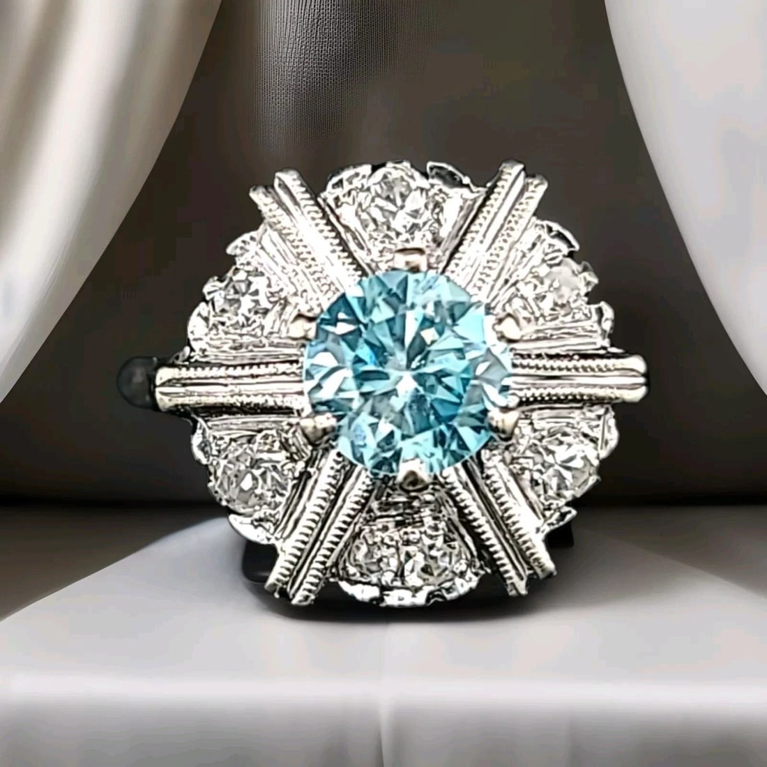 VINTAGE 14K WHITE GOLD RING 1.25CT.NATURAL BLUE ZIRCON ROUND SHAPE CIRC 1950'S: VINTAGE 14K WHITE GOLD RING 1.25CT.NATURAL BLUE ZIRCON ROUND SHAPE CIRC 1950'S Gorgeous 14k white gold ring natural blue zircon round shape circ 1950's Center natural blue zircon in round shape weight