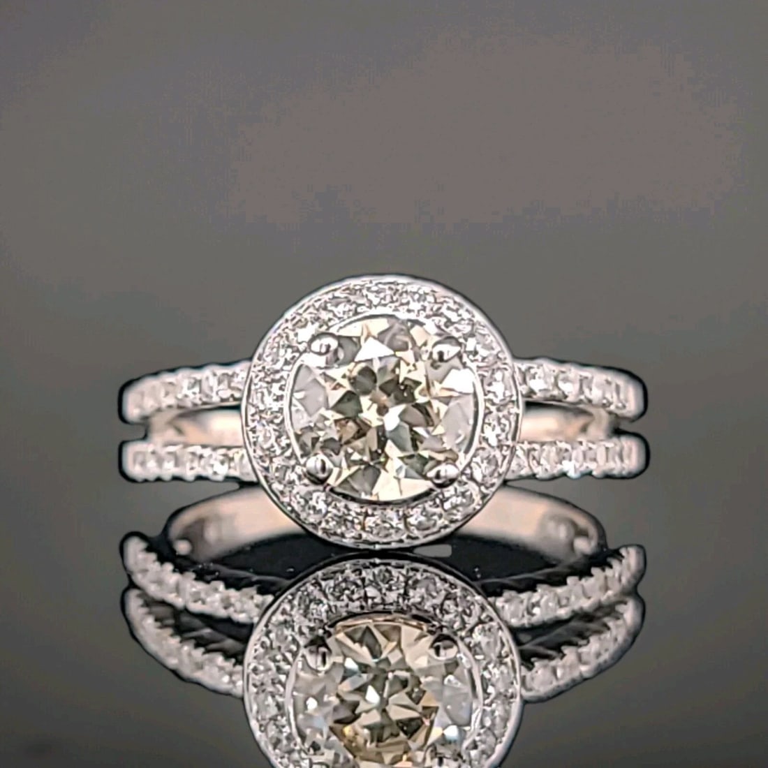 18K WHITE GOLD ENGAGEMENT RING 1.06CT.LAB GROWN ROUND DIAMOND: 18K WHITE GOLD ENGAGEMENT RING 1.06CT.LAB GROWN ROUND DIAMOND Gorgeous classic 18K white gold engagement ring center lab-grown diamond in a round shape center weight 1.06ct. Size 6.5mm SI2 clarity K-L