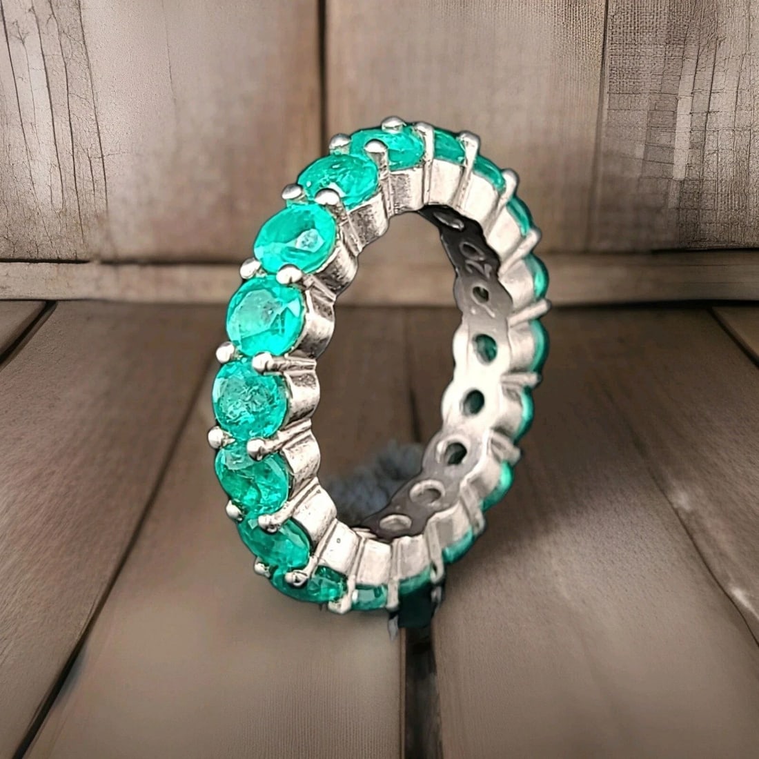 14K WHITE GOLD WEDDING ETERNITY RING GREEN EMERALD GEMSTONE ROUND SHAPE: 14K WHITE GOLD ETERNITY RING NATURAL GREEN EMERALD 5.05CT. Gorgeous Eternity ring wedding or anniversary 14k white gold ring SET 18 natural round green emerald weight 5.05ct carat total weight. size 4