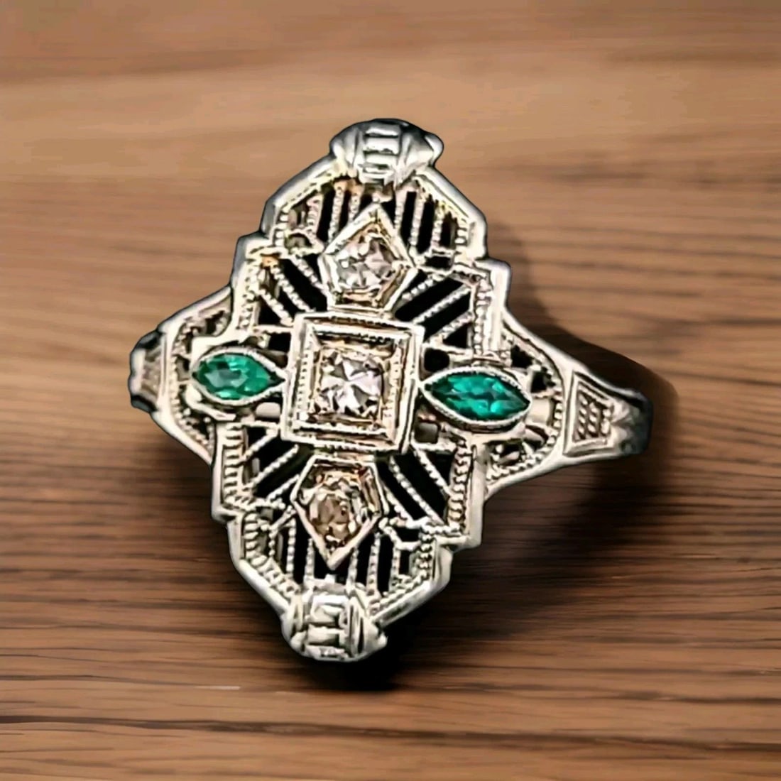 18K WHITE GOLD ART DECO FILIGREE RING 0.20CT SINGLE CUT DIAMOND GREEN EMERALD: Gorgeous Vintage art deco filigree 18k white gold ring natural single cut Diamond circ 1930's Set three center natural single cut natural diamond weight 0.12ct. Side set two green marquise emerald wei