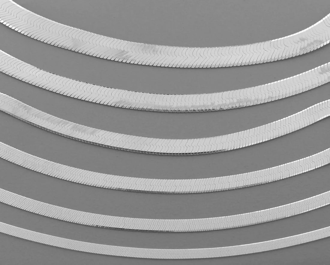 NEW STERLING SILVER MAGIC HERRINGBONE NECKLACE 7mm SIZES 22" ITALY Size: 7mm Lengths: 22" Well made, (1 of 2)