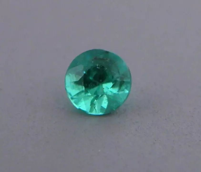 LOOSE NATURAL COLOMBIAN EMERALD ROUND CUT Sale is for 1 round cut natural Emerald Emeralds measures (1 of 2)