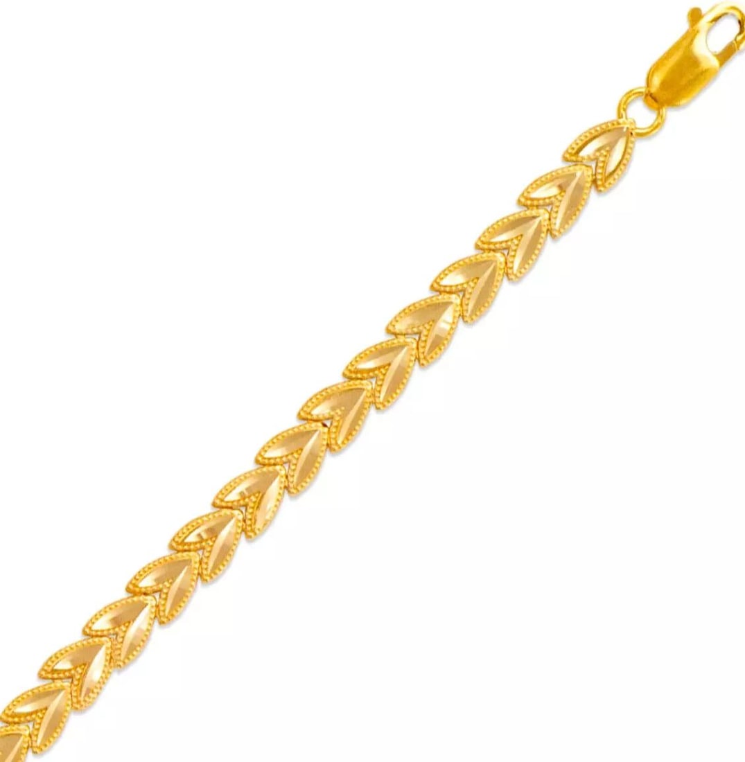 NEW 14K YELLOW GOLD FACETED DIAMOND CUT BRACELET 14K Yellow Gold Approx. 5mm Wide High: NEW 14K YELLOW GOLD FACETED DIAMOND CUT BRACELET 14K Yellow Gold Approx. 5mm Wide High Polished/Diamond Cut Available in Tricolor Gold Lobster Lock Length : 7" Inch Weight: 6.6 Grams