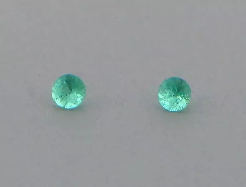 LOOSE NATURAL COLOMBIAN EMERALD ROUND CUT Sale is for 2 round cut natural Emeralds Matching pair: LOOSE NATURAL COLOMBIAN EMERALD ROUND CUT Sale is for 2 round cut natural Emeralds Matching pair Emeralds measures 1.2mm in diameter New, never used before, perfect for jewelry repair