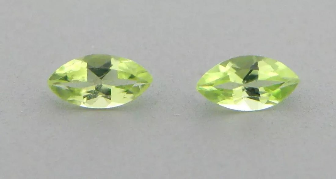 LOOSE NATURAL MARQUISE SHAPE PERIDOT Sale is for 2 Marquise shape peridots Matching pair Peridots: LOOSE NATURAL MARQUISE SHAPE PERIDOT Sale is for 2 Marquise shape peridots Matching pair Peridots measures 4x2mm New, never used before, perfect for jewelry repair, or creating new pieces