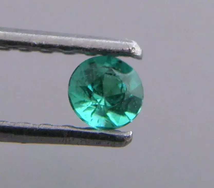 LOOSE NATURAL COLOMBIAN EMERALD ROUND CUT Sale is for 1 round cut natural Emerald Emeralds measures: LOOSE NATURAL COLOMBIAN EMERALD ROUND CUT Sale is for 1 round cut natural Emerald Emeralds measures 2mm in diameter If you purchase 2 and want matching pair please let me know. New, never used before,