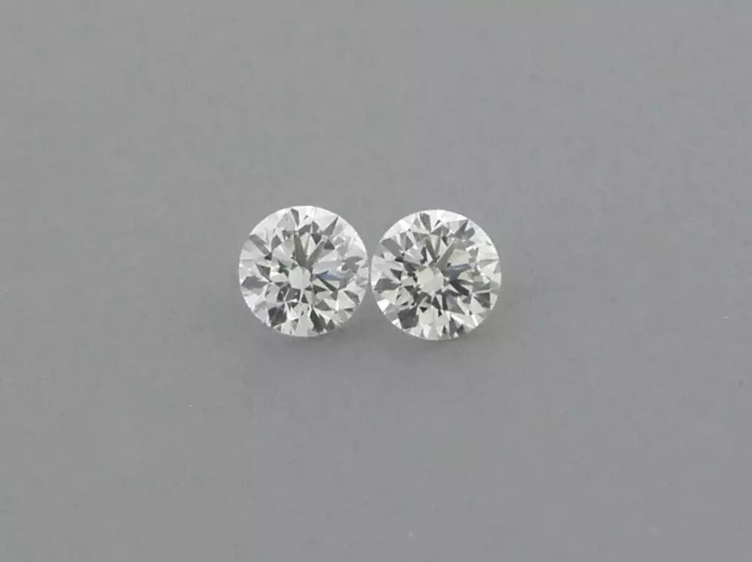 LOOSE NATURAL UNTREATED DIAMONDS Sale is for 2 round cut natural untreated earth mined diamond Sale: LOOSE NATURAL UNTREATED DIAMONDS Sale is for 2 round cut natural untreated earth mined diamond Sale is for a matching pair Diamonds measures 2.6mm in diameter Diamonds are full cut Diamonds are G colo