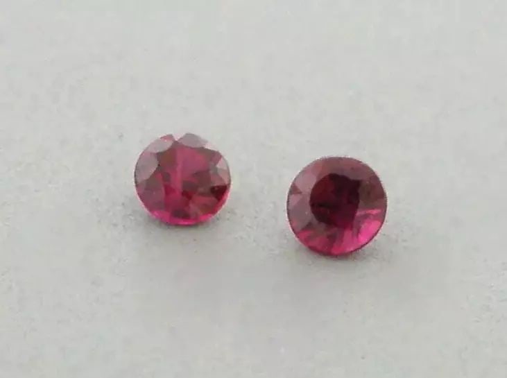 LOOSE NATURAL PIGEON BLOOD RUBY Sale is for 2 round cut natural rubies (no glass filled or lead (1 of 2)