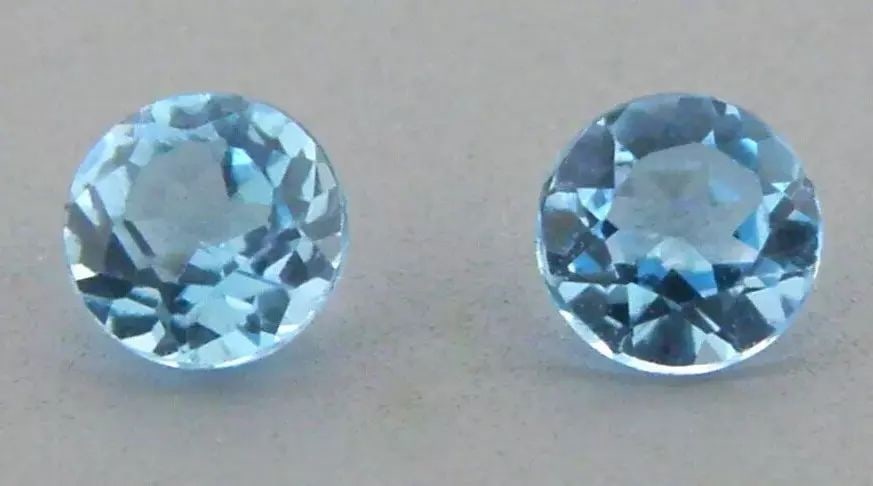 LOOSE NATURAL ROUND CUT SWISS BLUE TOPAZ Sale is for 2 round cut natural Topaz Matching pair Topaz: LOOSE NATURAL ROUND CUT SWISS BLUE TOPAZ Sale is for 2 round cut natural Topaz Matching pair Topaz measures 10mm in diameter New, never used before, perfect for jewelry repair
