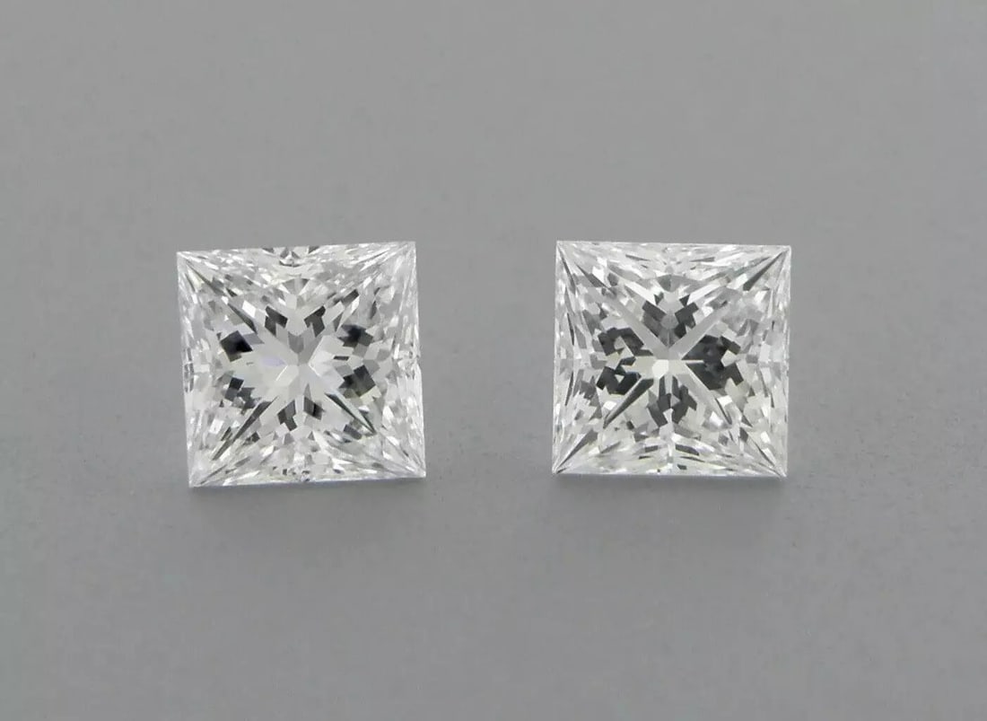 LOOSE NATURAL UNTREATED DIAMOND Sale is for 2 princess cut natural untreated earth mined diamonds: LOOSE NATURAL UNTREATED DIAMOND Sale is for 2 princess cut natural untreated earth mined diamonds Matching pair Diamonds measures 2.3mm x 2.3mm Diamonds are F color VS1 clarity New, never used before,