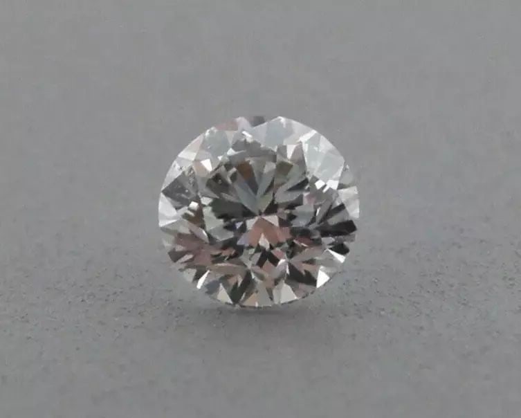 LOOSE NATURAL UNTREATED DIAMOND Sale is for 1 round cut natural untreated earth mined diamond: LOOSE NATURAL UNTREATED DIAMOND Sale is for 1 round cut natural untreated earth mined diamond Diamond measures 4.4mm in diameter Diamonds are full cut Diamonds are G color VS2-SI1 quality If you purch