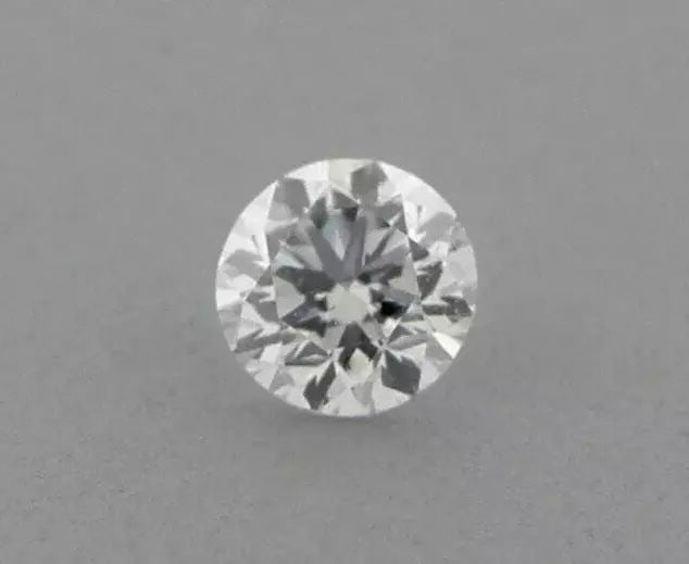 LOOSE NATURAL UNTREATED DIAMOND Sale is for 1 round cut natural untreated earth mined diamond (1 of 2)