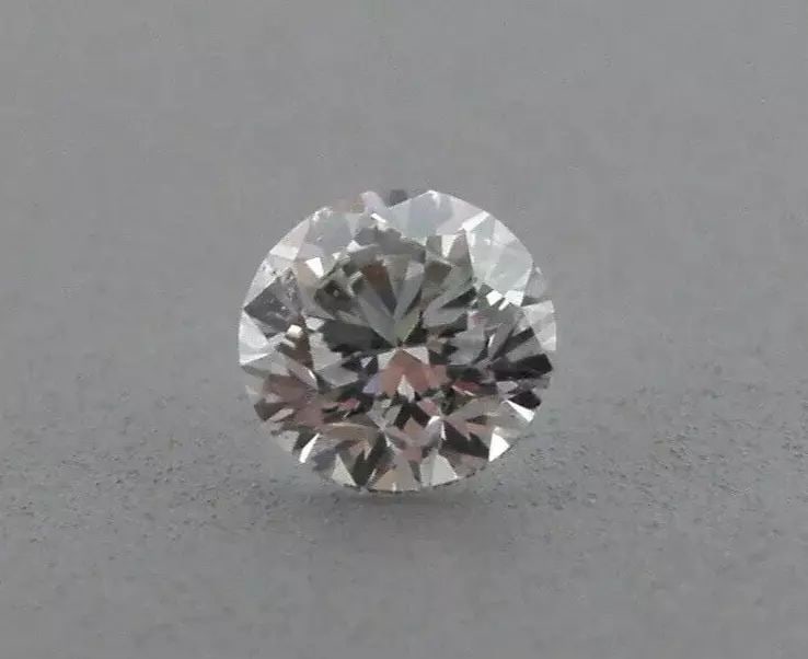 LOOSE NATURAL UNTREATED DIAMOND Sale is for 1 round cut natural untreated earth mined diamond: LOOSE NATURAL UNTREATED DIAMOND Sale is for 1 round cut natural untreated earth mined diamond Diamond measures 4.2mm in diameter Diamonds are full cut Diamonds are G color VS2-SI1 quality If you purch
