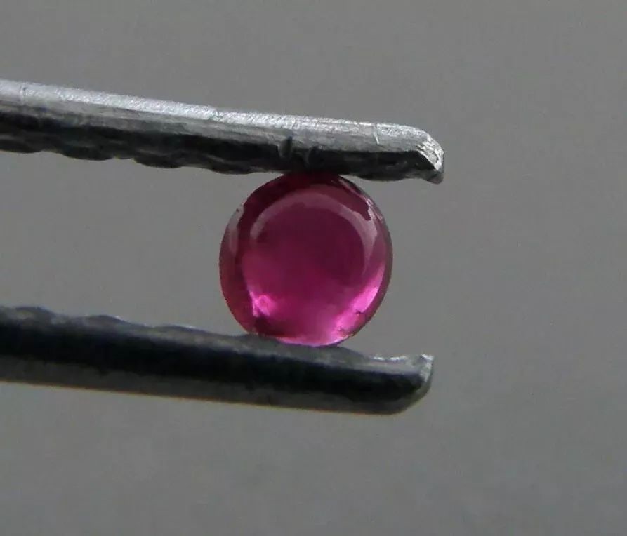 3.2mm ROUND CABOCHON NATURAL PIGEON BLOOD RUBY (1 of 2)