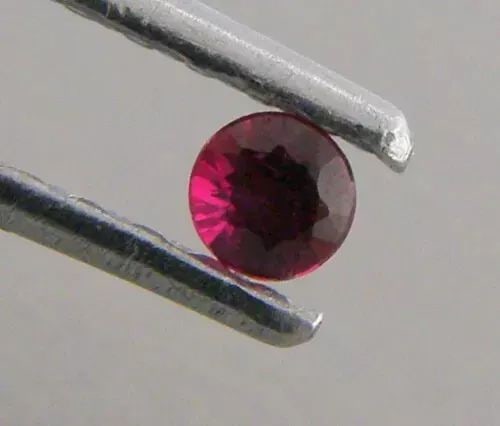 3.1mm ROUND CUT LOOSE NATURALPIGEON BLOOD RED COLOR RUBY (1 of 2)