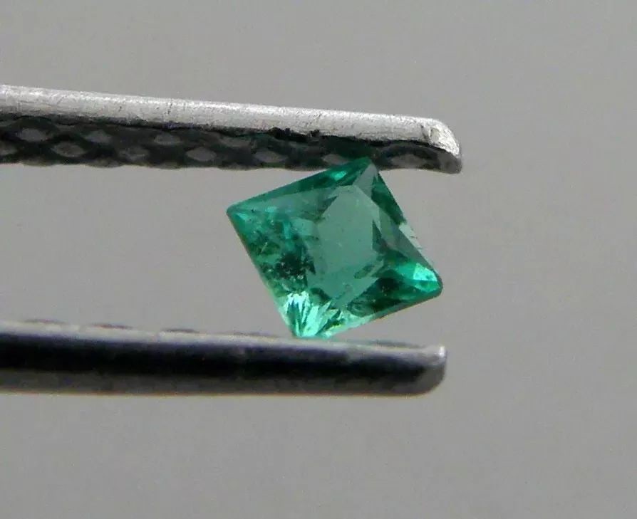 2mm ROUND MATCHING PAIR CABOCHON NATURAL UNTREATED COLOMBIAN EMERALD: LOOSE NATURAL PRINCESS CUT COLOMBIAN EMERALD Sale is for 1 princess cut natural Colombian emerald Emerald measures 2.2mm x 2.2mm If you purchase 2 and want matching pair please let me know. New, never