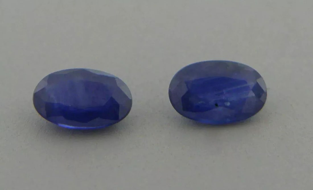 4x3mm MATCHING PAIR OVAL CUT LOOSE NATURAL BLUE SAPPHIRE: LOOSE NATURAL MATCHING PAIR BLUE SAPPHIRE Sale is for 2 oval cut natural blue sapphires Matching pair Sapphires measures 4mm x 3mm New, never used before, perfect for jewelry repair