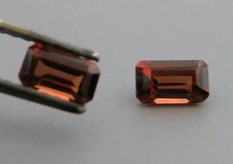 7x5mm MATCHING PAIR LOOSE NATURAL EMERALD CUT GARNET (1 of 2)