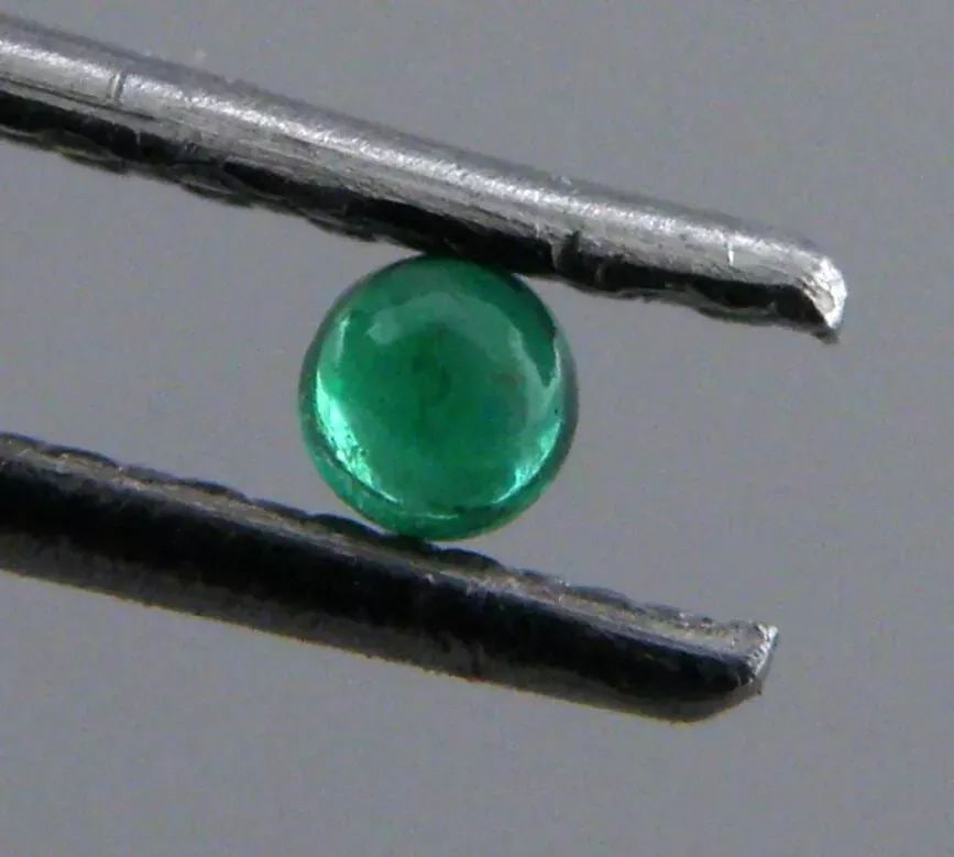 2.5mm ROUND CABOCHON NATURAL UNTREATED COLOMBIAN EMERALD PERFECT GREEN (1 of 2)