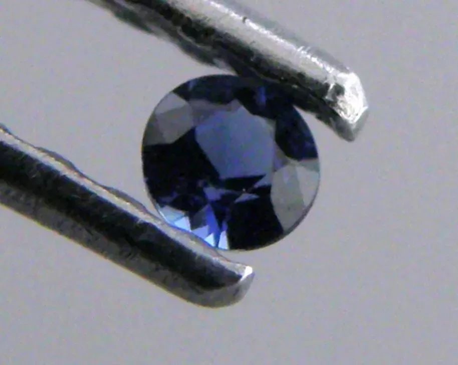 2.5mm LOOSE ROUND CUT NATURAL BLUE SAPPHIRE (1 of 2)