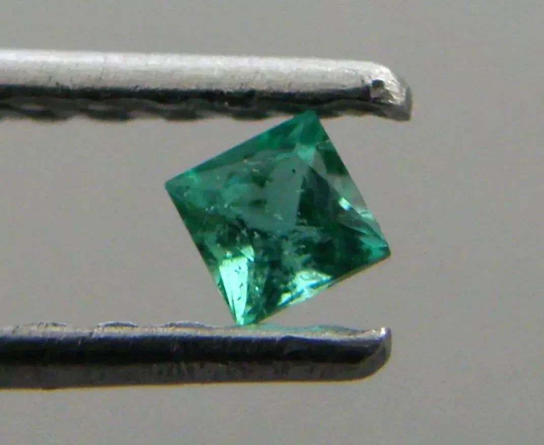 2.4mm PRINCESS CUT LOOSE NATURAL COLOMBIAN EMERALD: LOOSE NATURAL PRINCESS CUT COLOMBIAN EMERALD Sale is for 1 princess cut natural Colombian emerald Emerald measures 2.4mm x 2.4mm If you purchase 2 and want matching pair please let me know. New, never