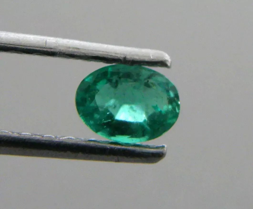 5x3mm OVAL CUT LOOSE NATURAL GREEN COLOMBIAN EMERALD: LOOSE NATURAL COLOMBIAN EMERALD Sale is for 1 oval cut natural Colombian Emerald Emerald measures 5mm x 3mm If you purchase 2 and want matching pair please let me know. New, never used before, perfect