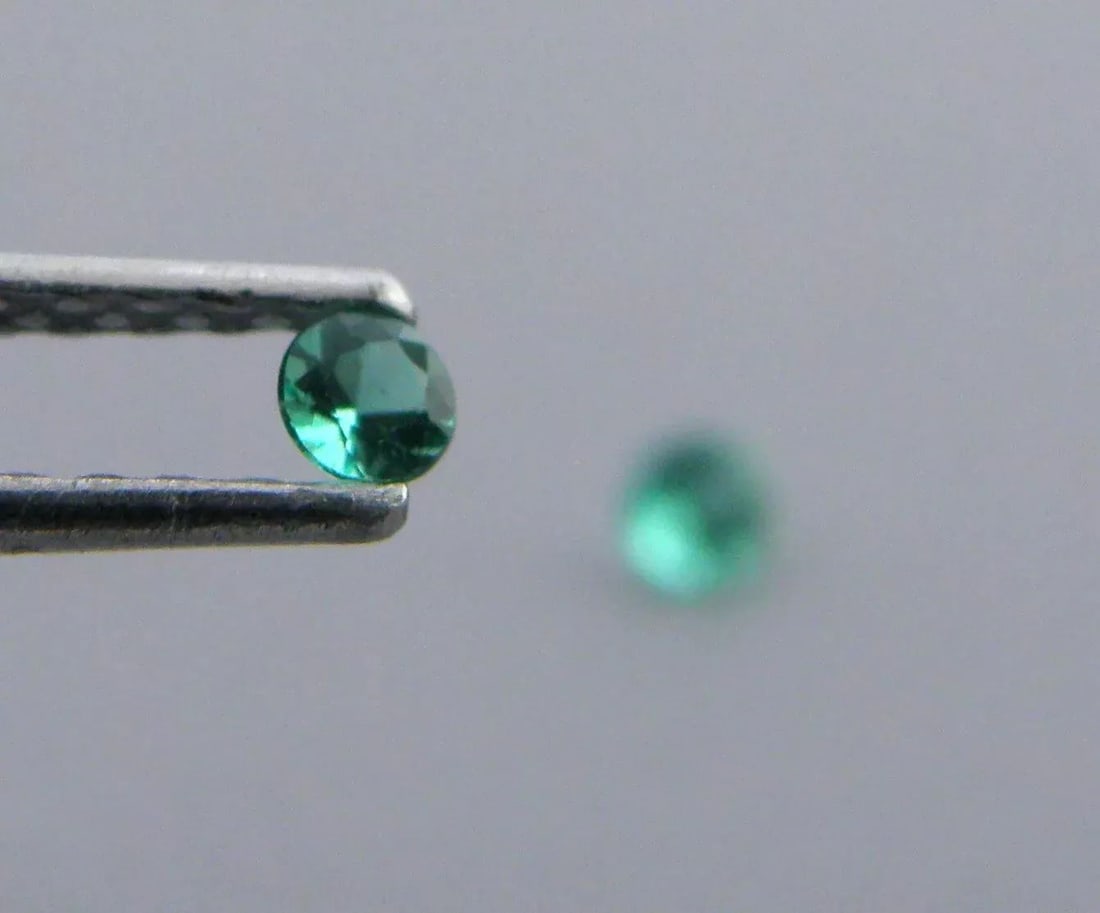 2.2mm MATCHING PAIR ROUND CUT NATURAL UNTREATED COLOMBIAN EMERALD GREEN: LOOSE NATURAL COLOMBIAN EMERALD ROUND CUT Sale is for 2 round cut natural Emeralds Matching pair Emeralds measures 2.2mm in diameter New, never used before, perfect for jewelry repair