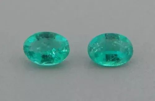 5x3mm MATCHING PAIR OVAL CUT LOOSE NATURAL GREEN COLOMBIAN EMERALD (1 of 2)