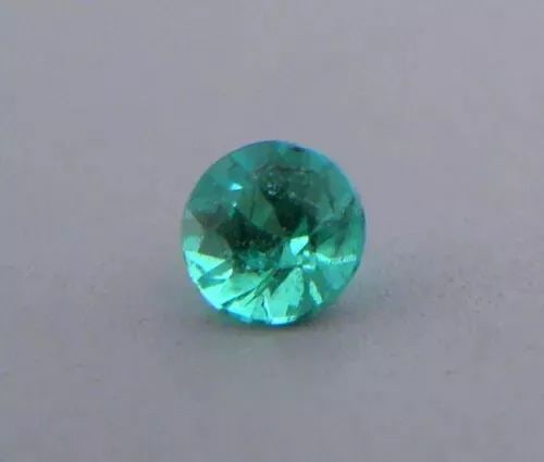 3.3mm ROUND CUT NATURAL UNTREATED COLOMBIAN EMERALD BEAUTIFUL GREEN (1 of 2)