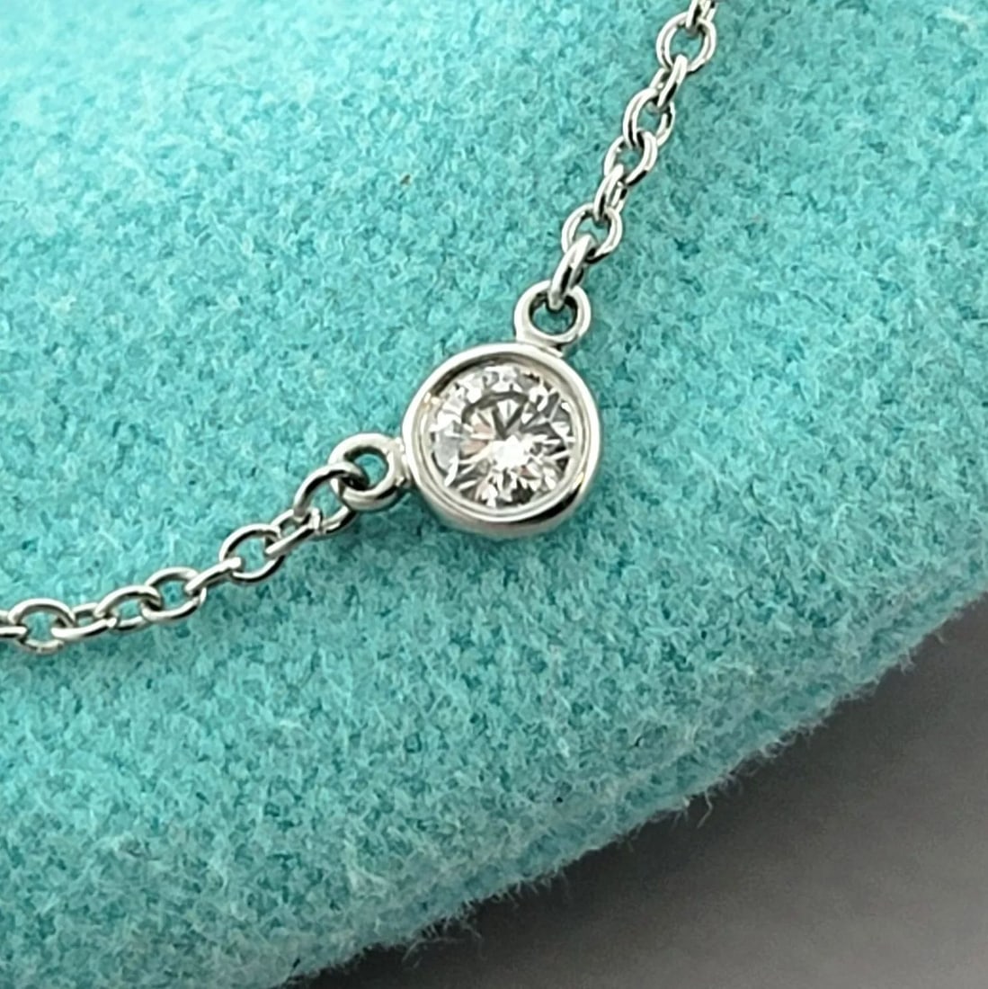 TIFFANY & Co. PLATINUM ELSA PERETTI DIAMONDS BY THE YARD NECKLACE POUCH: TIFFANY & Co. PLATINUM NECKLACE Chain measure 16" Long Elsa Peretti Diamond by the Yard Tiffany & Co. Platinum Elsa Peretti Diamond by the Yard necklace 0.03 Pre-owned in excellent condition, please