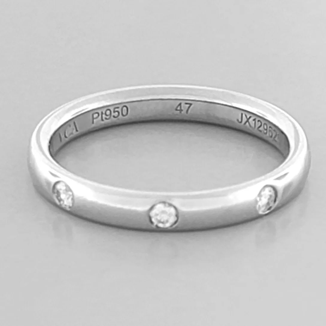 VAN CLEEF & ARPELS PLATINUM DIAMOND TENDREMENT ETOILES WEDDING BAND RING: VAN CLEEF & ARPELS WEDDING BAND RING Ring size is a 4.5 - 47 Ring measures 2.5mm wide Van Cleef & Arpels Platinum diamond wedding band Pre-owned in Excellent condition, please refer to pics Stamped -