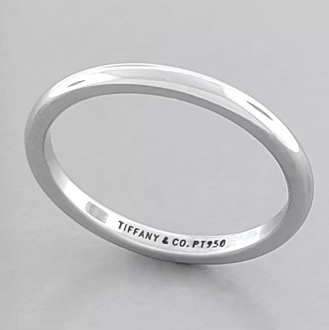 TIFFANY & Co. 2mm LUCIDA PLATINUM WEDDING STACKING RING BAND SIZE 6.5: TIFFANY & Co. WEDDING BAND RING SIZE 6.5 Ring size is a 6.5 Ring measures 2mm wide 1.6mm Thick/High Tiffany & Co. Platinum wedding band Pre-owned in good condition, please refer to pics Stamped - TIFF