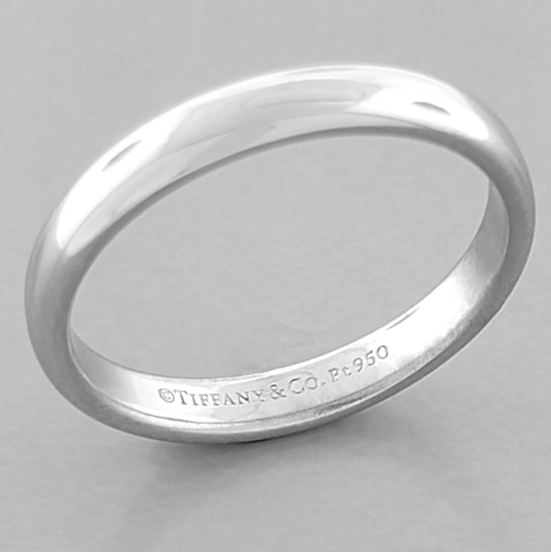 TIFFANY & Co. 3mm FOREVER PLATINUM LUCIDA WEDDING BAND RING SIZE 6.5: TIFFANY & Co. FOREVER WEDDING BAND RING Ring size is a 6.5 Ring measures 3mm wide 1.6mm Thick/High Tiffany & Co. Forever Platinum Lucida wedding band Pre-owned in Excellent condition, please refer to