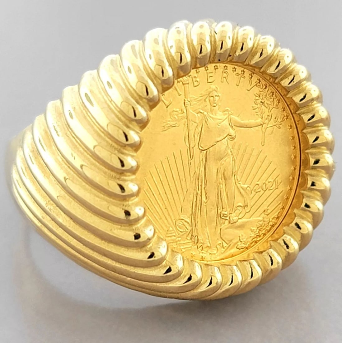 22K 1/10 oz AMERICAN EAGLE GOLD COIN 14K YELLOW GOLD MEN'S RING HEAVY (1 of 2)