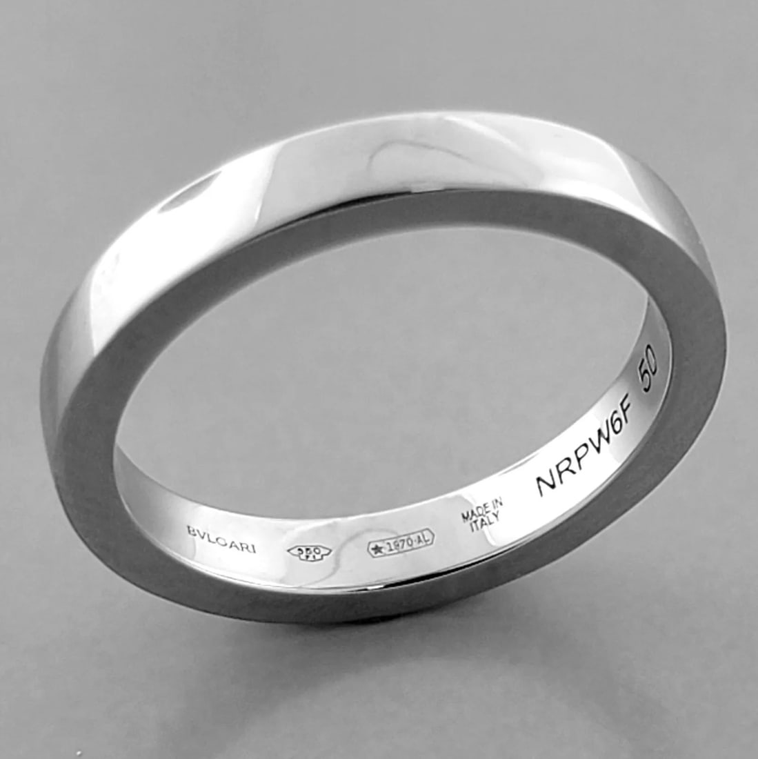 BVLGARI 3mm MARRYME PLATINUM WEDDING BAND RING SIZE 5.25 - 50 PAPERWORK: BVLGARI MARRYME PLATINUM WEDDING BAND RING Ring size is a 50 - 5.25 Ring measures 3mm wide Bvlgari 3mm MARRYME Platinum wedding band Pre-owned in Excellent condition, please refer to pics Stamped - BV