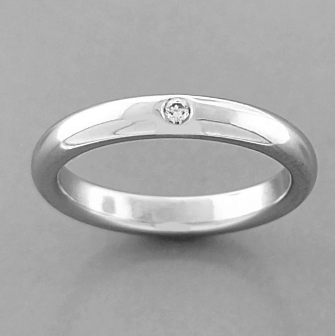 TIFFANY & Co. PLATINUM ELSA PERETTI DIAMOND WEDDING BAND RING SIZE 4: TIFFANY & Co. DIAMOND WEDDING BAND RING Ring size is a 4 Ring measures 2.7mm wide 1.9mm Thick/High, smooth inside, comfort fit Tiffany & Co. Elsa Peretti diamond wedding band Pre-owned in Excellent co
