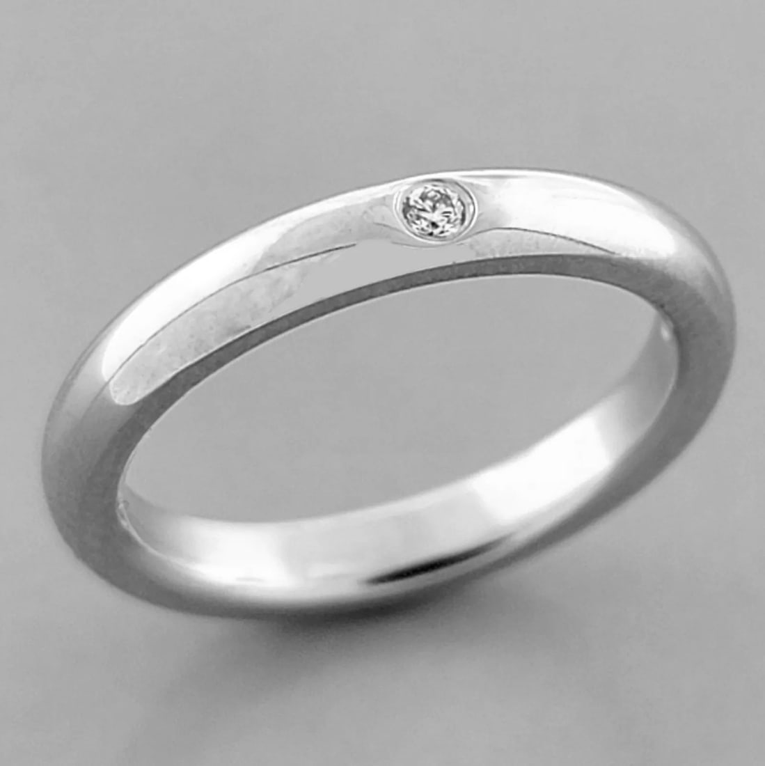 TIFFANY & Co. PLATINUM ELSA PERETTI DIAMOND WEDDING BAND RING SIZE 4.5: TIFFANY & Co. DIAMOND WEDDING BAND RING Ring size is a 4.5 Ring measures 2.8mm wide 1.9mm Thick/High, smooth inside, comfort fit Tiffany & Co. Elsa Peretti diamond wedding band Pre-owned in Excellent