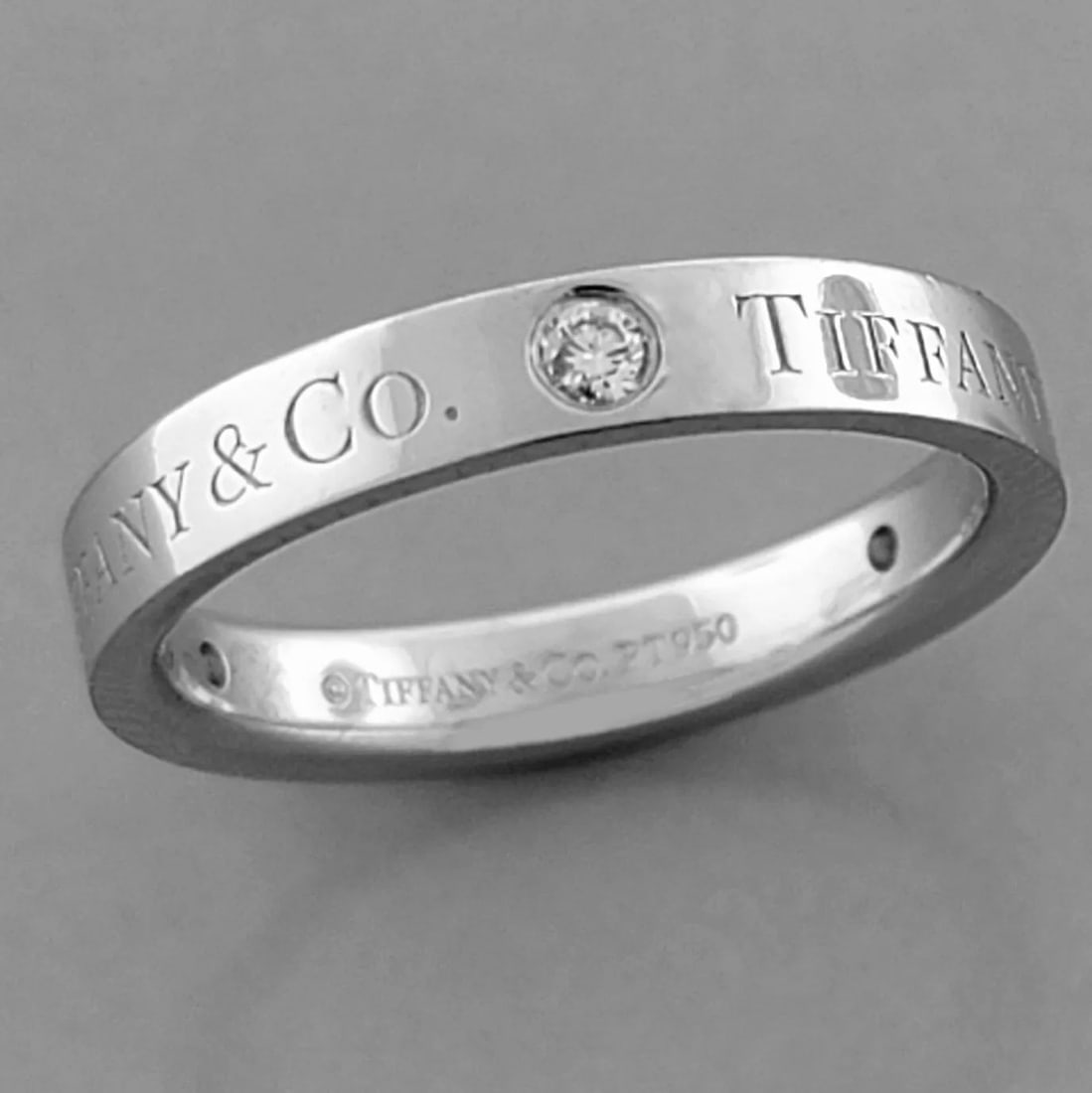 TIFFANY & Co. 3mm PLATINUM DIAMOND WEDDING BAND RING POUCH SIZE 5: TIFFANY & Co. PLATINUM WEDDING BAND RING SIZE 5 Ring size is a 5 Ring measures 3mm wide Tiffany & Co. flat platinum 3mm diamond wedding band Set with 3 diamonds Pre-owned in Excellent condition, pleas