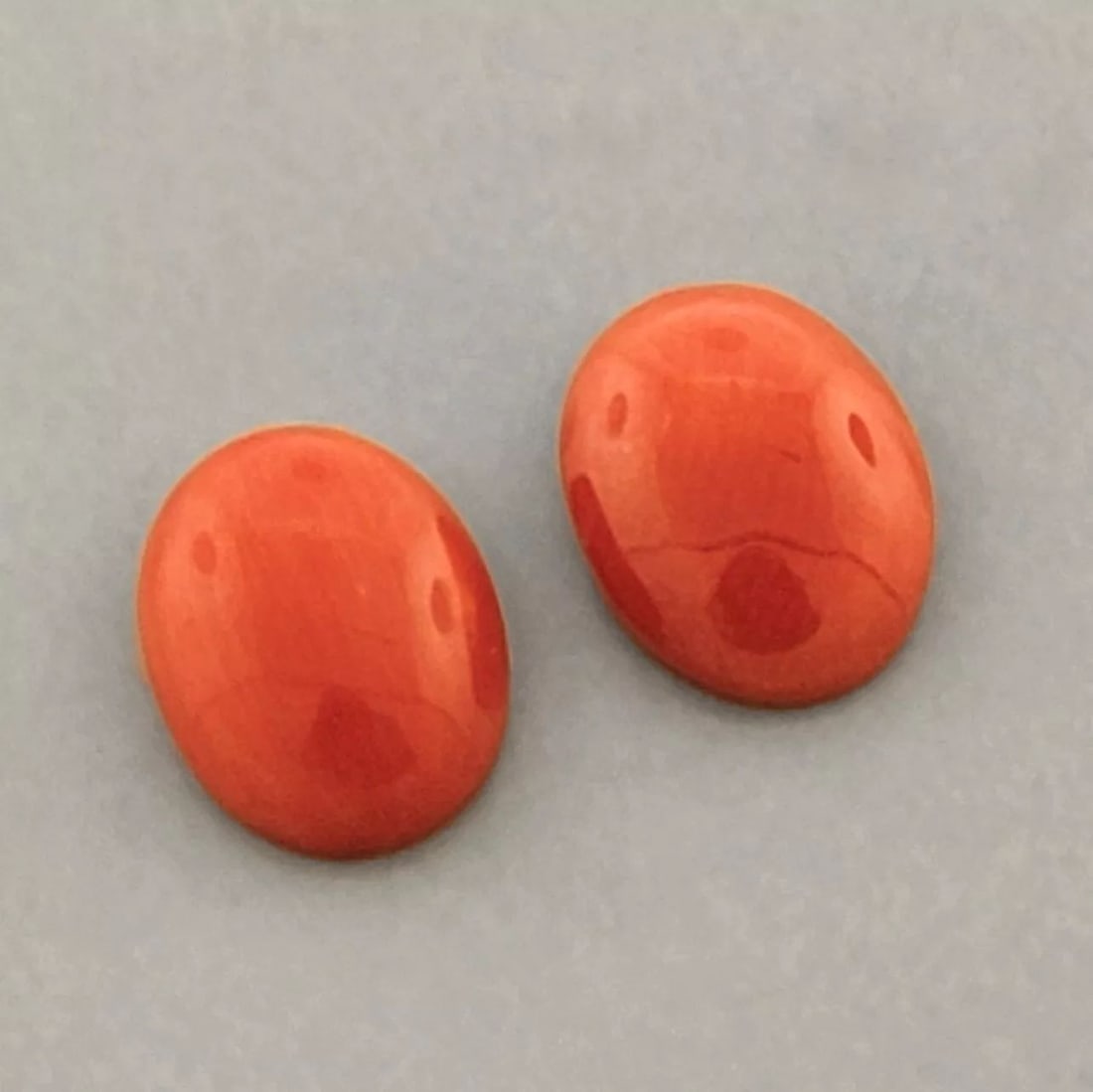 NATURAL UNTREATED 9x7mm SEA CORAL OVAL SHAPE RED OX BLOOD CABOCHON MATCHING PAIR (1 of 2)