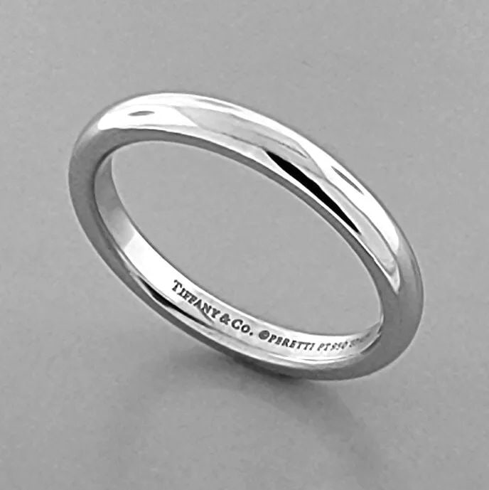 TIFFANY & Co. PERETTI PLATINUM HEAVY WEDDING STACKING RING BAND SIZE 7: TIFFANY & Co. PERETTI WEDDING BAND RING SIZE 7 Ring size is a 7 Ring measures 2.7mm wide 2mm Thick Tiffany & Co. Platinum Peretti wedding band Pre-owned in Excellent condition, please refer to pics Ti
