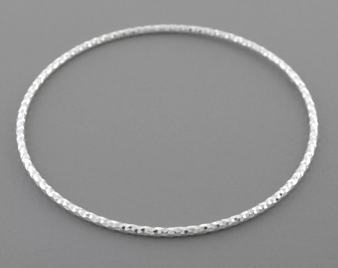 NEW STERLING SILVER CIRCLE LADIES BANGLE BRACELET STACKABLE 2MM UNIQUE CUT (1 of 2)