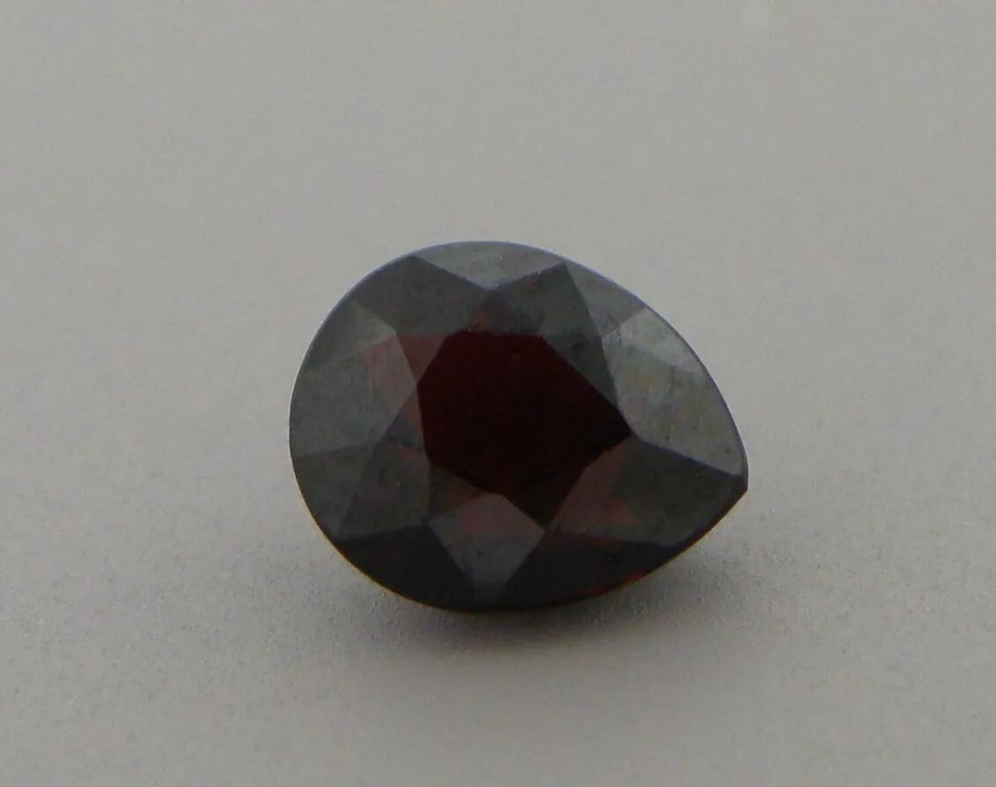 1.98 ct CLEAN 100% NATURAL TOP RED GARNET UNHEATED PEAR (1 of 2)