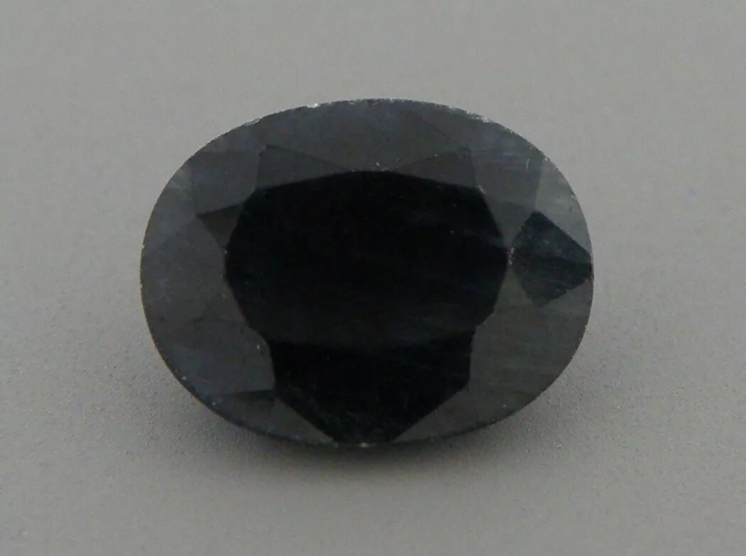 2.10ct LOOSE OVAL CUT NATURAL UNTREATED UNHEATED BLUE SAPPHIRE: 2.10ct LOOSE OVAL CUT NATURAL UNTREATED UNHEATED BLUE SAPPHIRE LOOSE NATURAL UNTREATED BLUE SAPPHIRE Sale is for a single stone 2.10ct Sapphire measures 8.9x7.1mm Natural untreated dark blue Sapphire