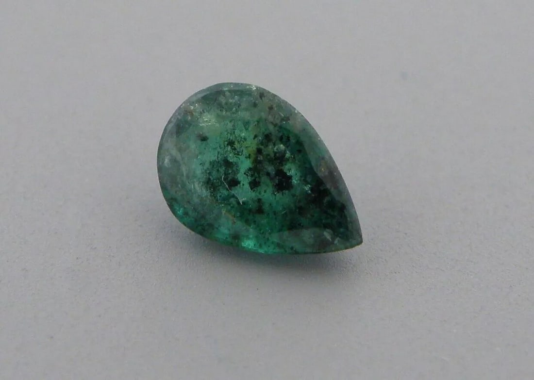 0.63ct NATURAL COLOMBIAN GREEN EMERALD PEAR SHAPE 6.8x4.7mm (1 of 2)