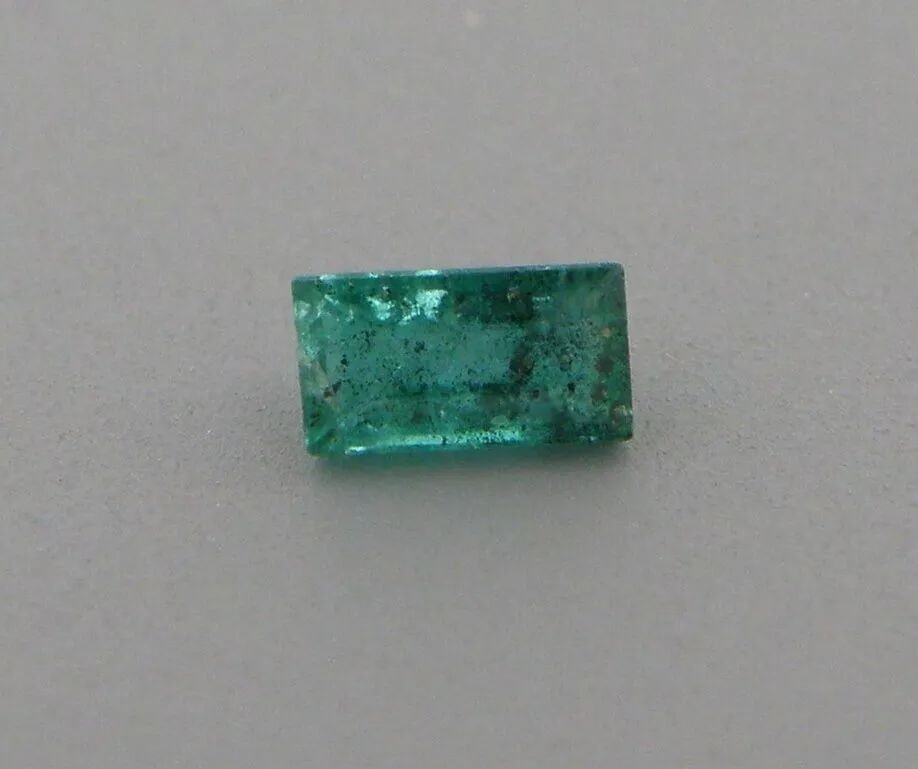 0.21ct NATURAL COLOMBIAN GREEN EMERALD EMERALD CUT 4.4 x 2.4mm (1 of 2)