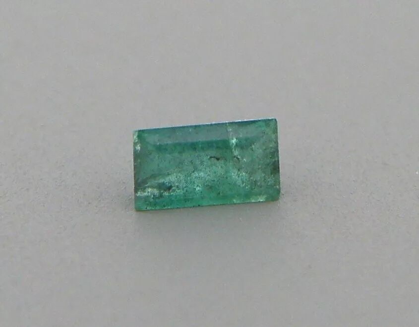 0.14ct NATURAL COLOMBIAN GREEN EMERALD EMERALD CUT 4 x 2.2mm (1 of 2)