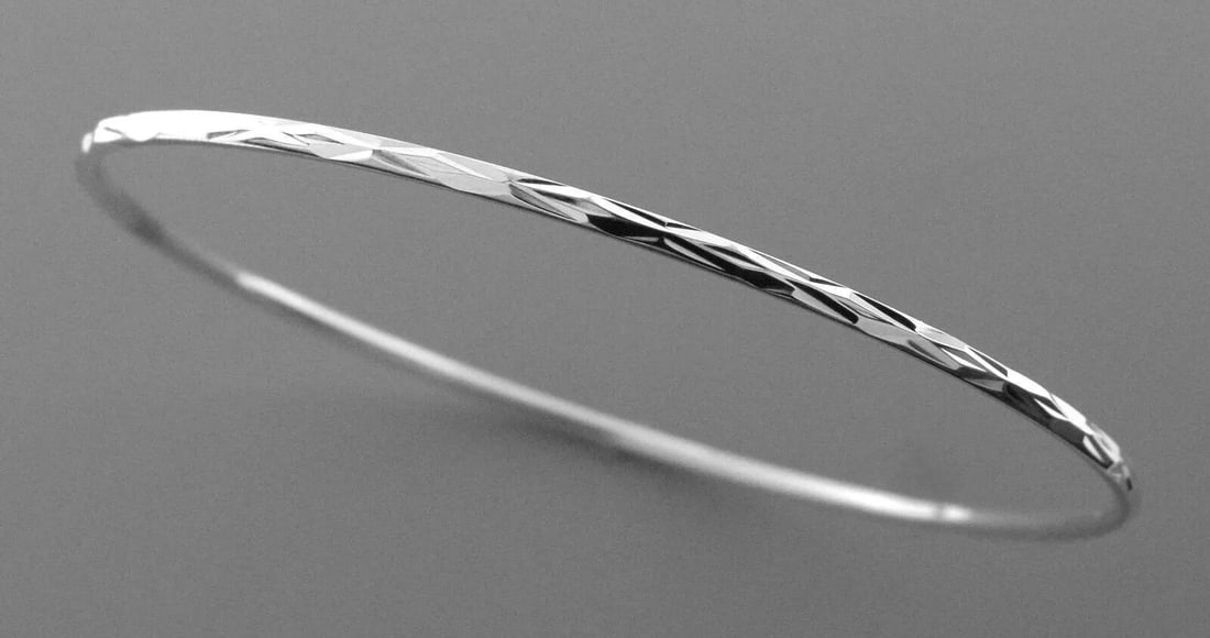 NEW STERLING SILVER DIAMOND CUT LADIES BANGLE BRACELET (1 of 2)