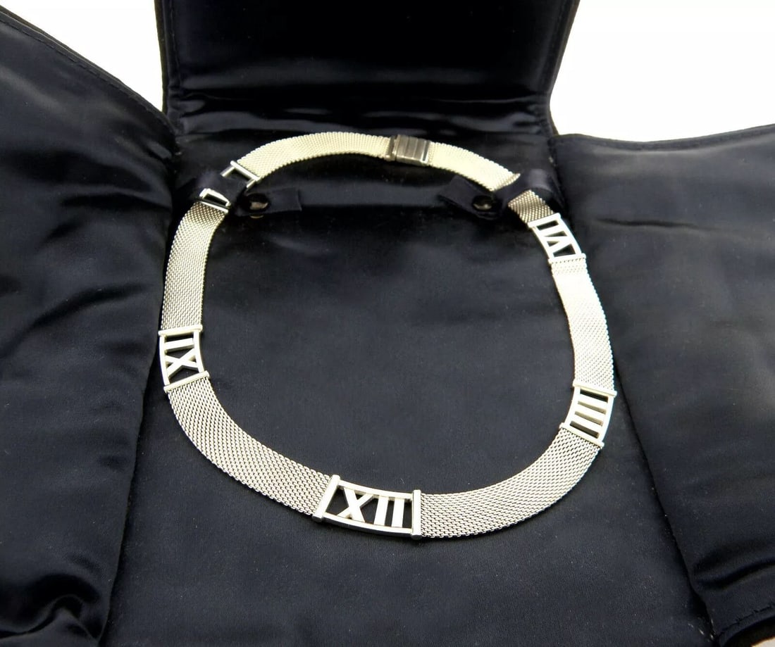 AUTHENTIC TIFFANY & Co. STERLING SILVER ATLAS MESH NECKLACE WITH CASE: AUTHENTIC TIFFANY & Co. STERLING SILVER ATLAS NECKLACE Necklace measures 18" Long Measures 0.50" wide Sterling silver mesh necklace Atlas design Pre-owned, in Excellent condition Original Tiffany box